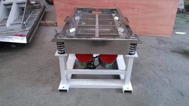 直線(xiàn)振動(dòng)篩主要構成部件