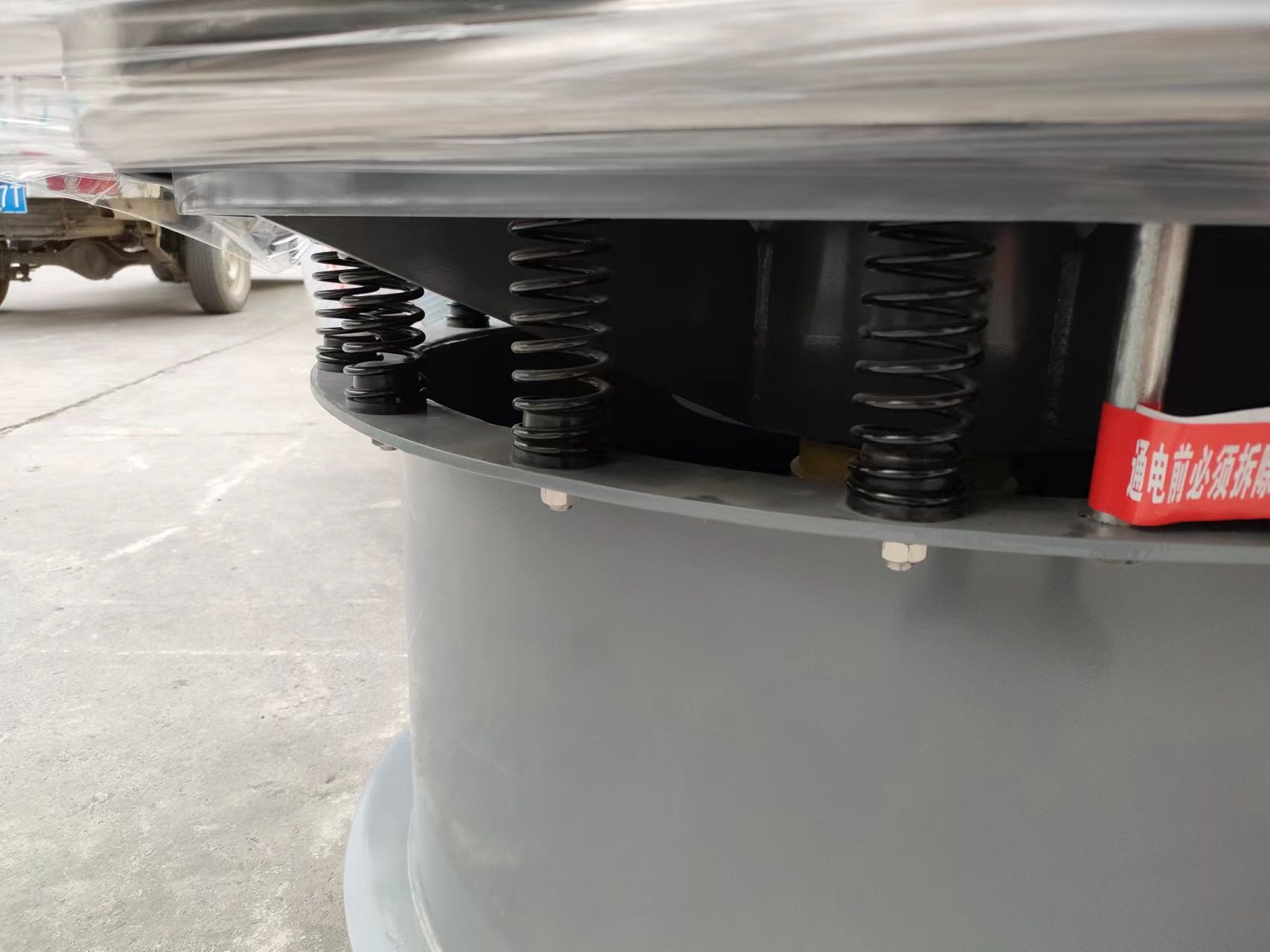 旋振篩彈簧對于設備的篩選效果非常關(guān)鍵