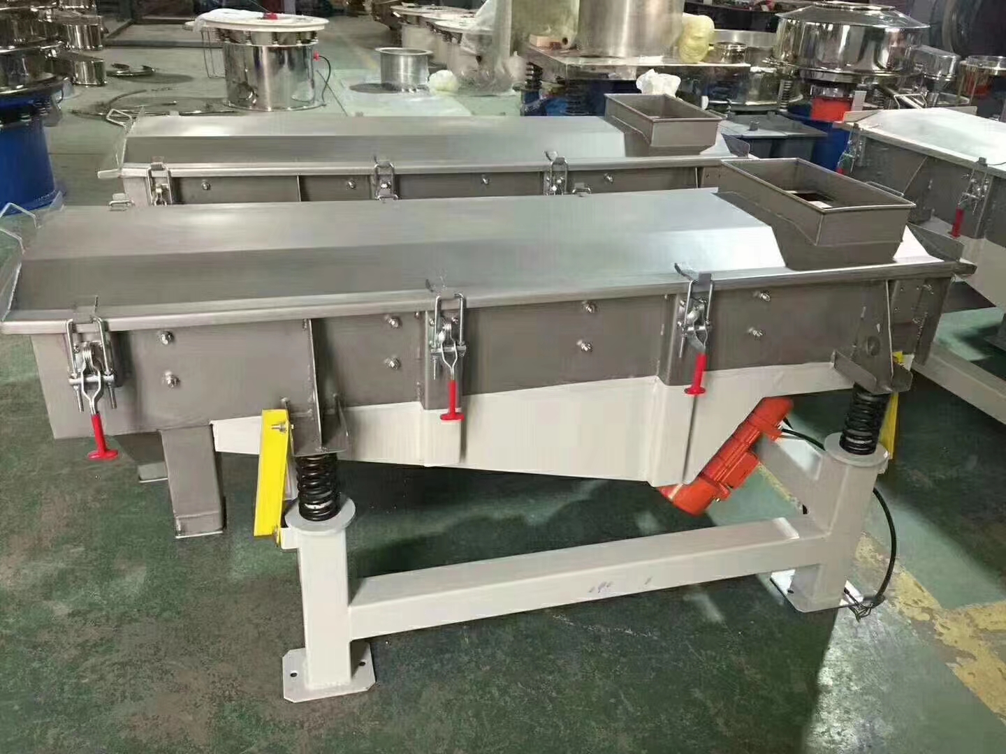 選擇直線(xiàn)振動(dòng)篩時(shí)需要考慮的問(wèn)題