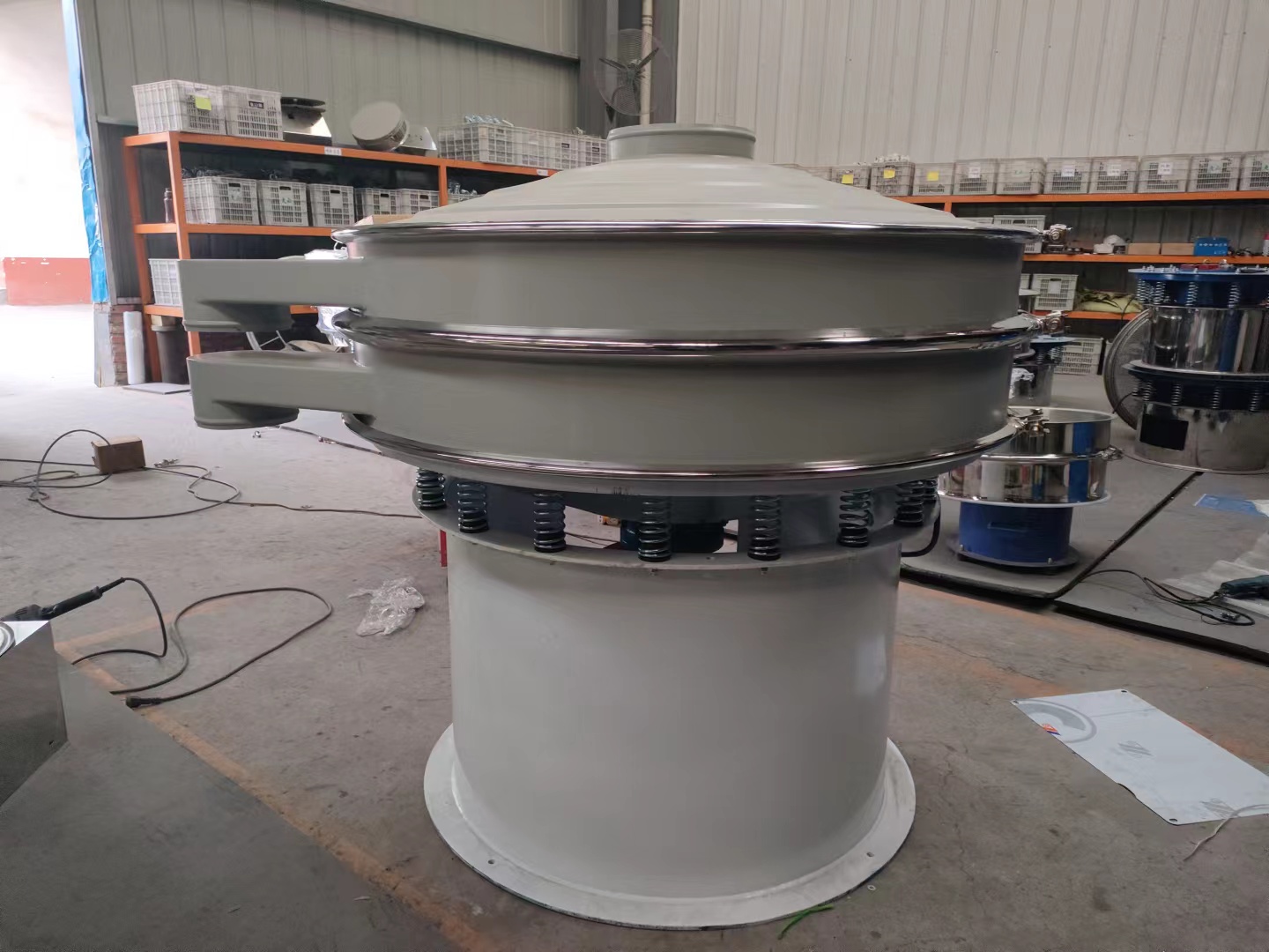 旋振篩篩網(wǎng)損耗過(guò)快的原因分析及應對措施：